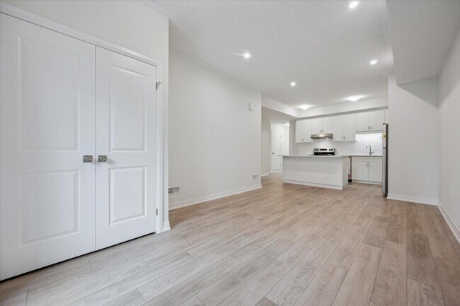 Building Photo - 141 Reverie Way