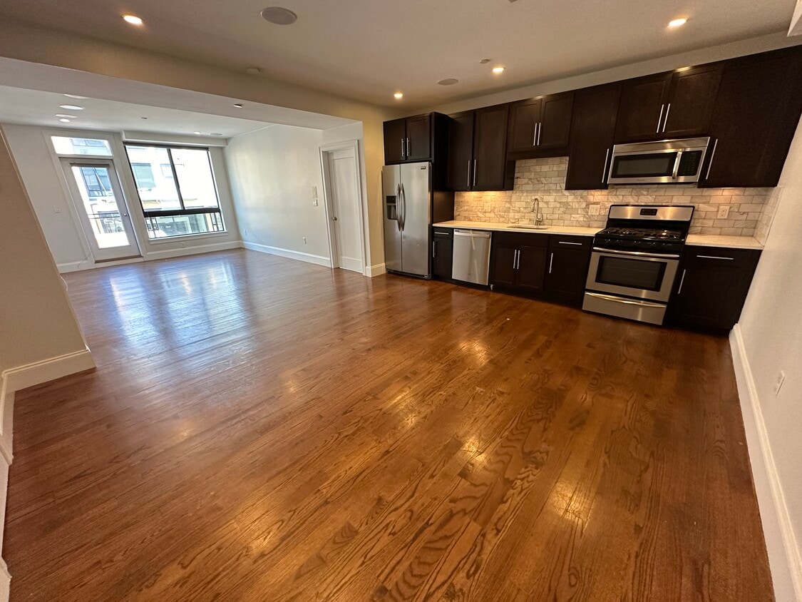 Primary Photo - 303 D St