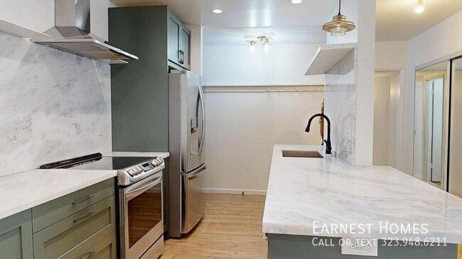 Foto del edificio - 1745 Camino Palmero St