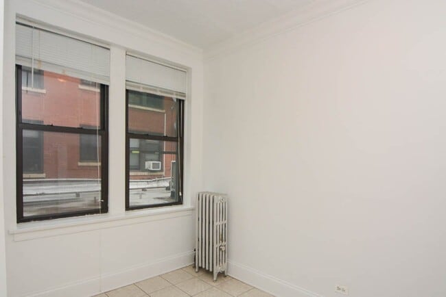Building Photo - 2737 N Spaulding Ave