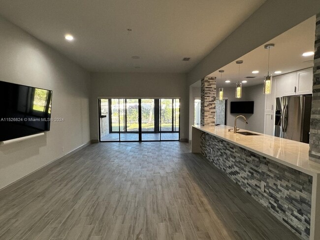 Building Photo - 6729 Palermo Way