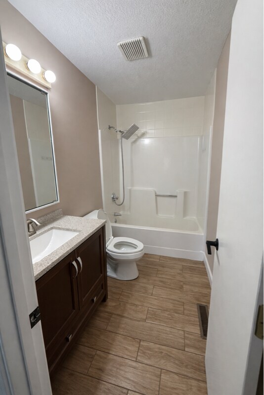 Foto del edificio - 109 Watzel Ln