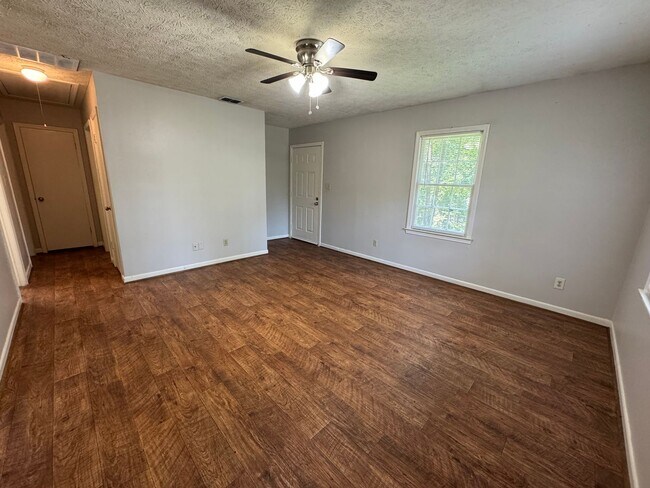 Foto del edificio - 249 Mountain View Rd SE