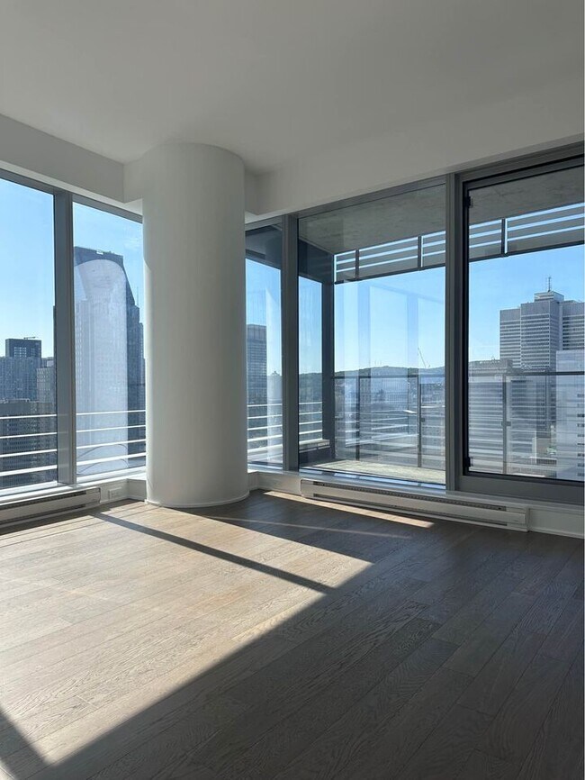 720 SaintJacques Rue, Montréal, QC H3C 1A1 Condo for Rent in