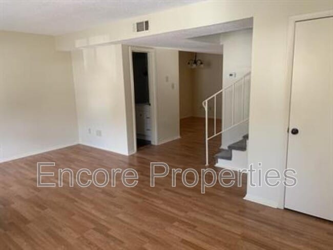 Building Photo - 1411 Foxwood Dr