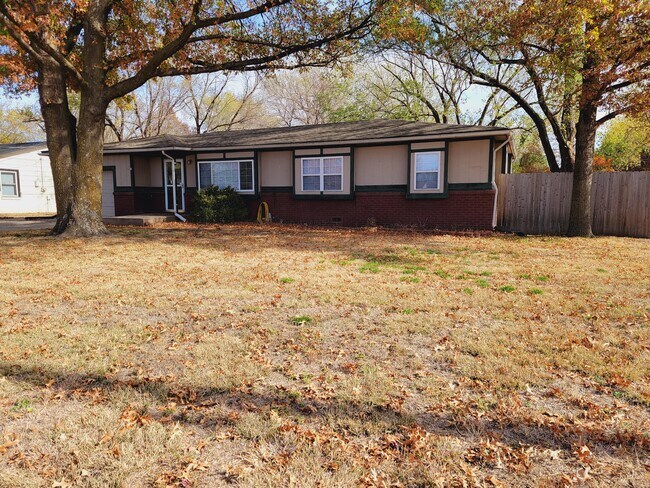 Building Photo - 1744 S Lark Ln