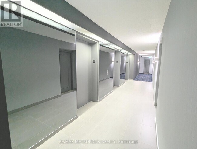 Photo du bâtiment - 2550 Lawrence Ave E