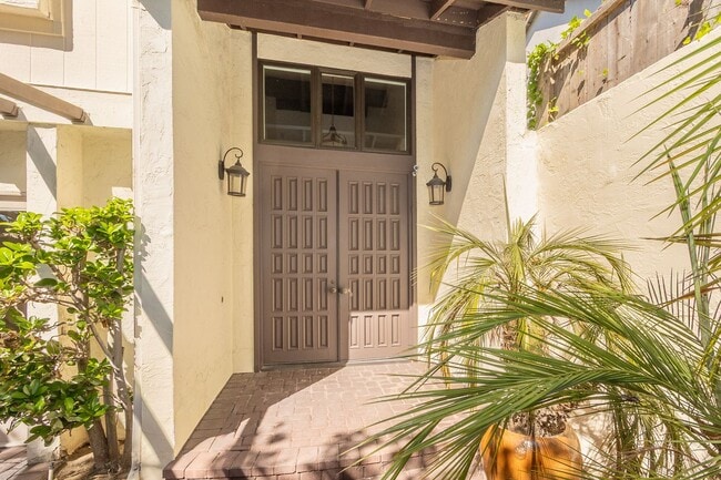 Building Photo - 4 Bedroom / 3 Bathroom Home With Panoramic...