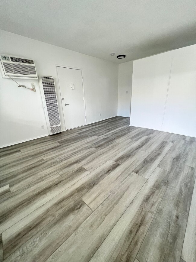 Building Photo - The Nicole Apartments