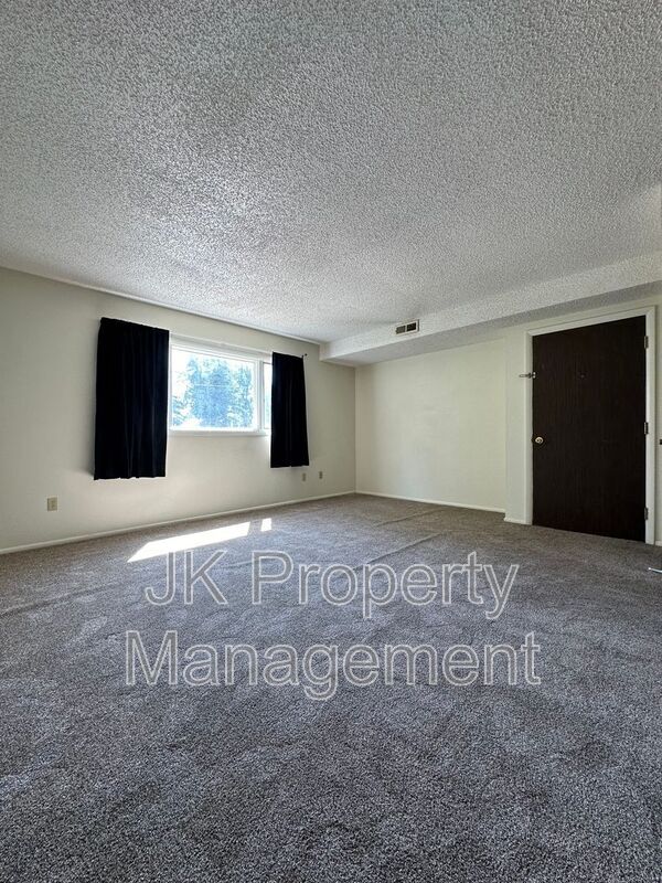 Building Photo - 1815 8th Ave N