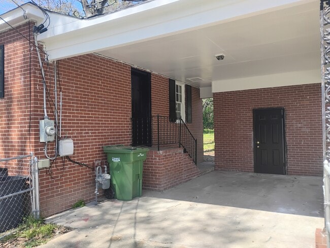 Building Photo - 1240 Alta Vista Dr