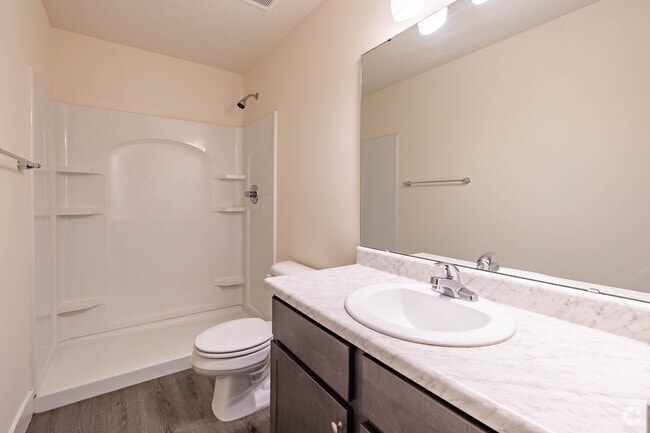 3 habitaciones, 2 baños - 158 m² - Baño principal - Little Creek Townhomes