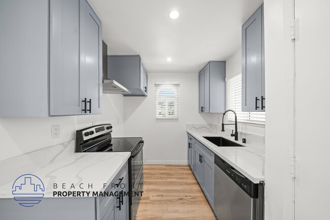Building Photo - 708 N Juanita