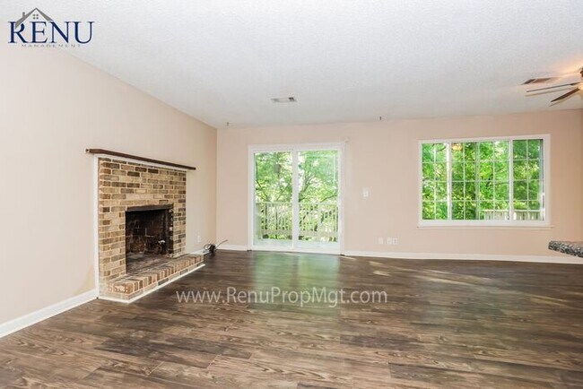 Foto del edificio - 745 Long Hunter Ct