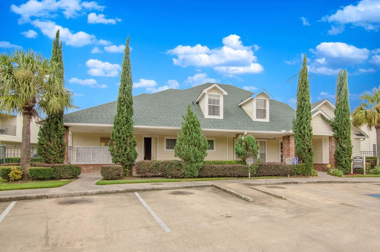 Chateaux Normandie Apartments Houston, TX