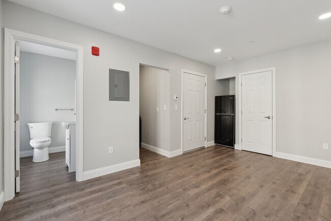 Foto del edificio - "610" on Congress St:  Studio Apt. 1BA $1400.00 Heat & H20 included-Available 5/01/26