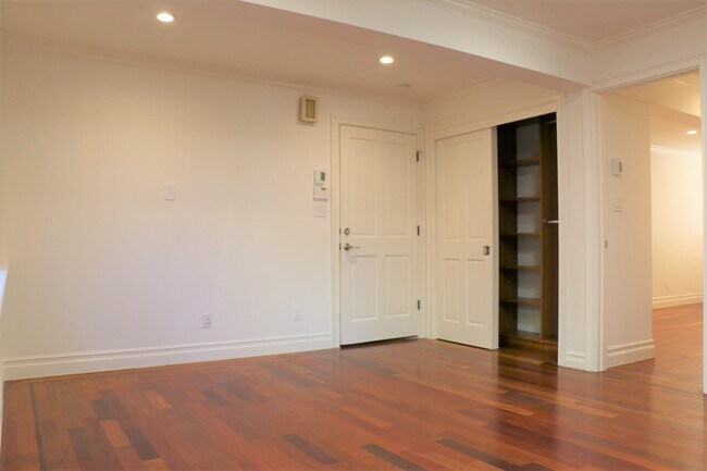 Building Photo - 230 Urbano Dr