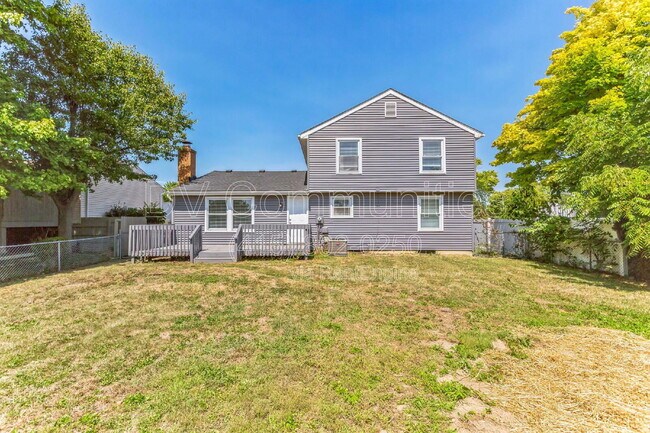 Foto del edificio - 2411 Blue Rock Blvd