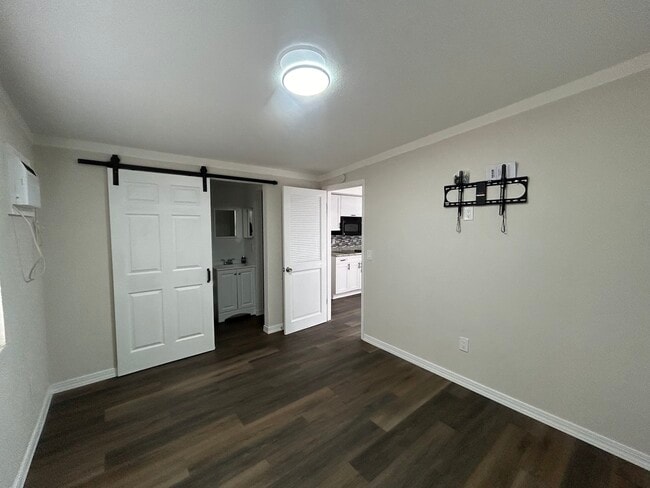 Building Photo - Crawford Investment Group - Apartment