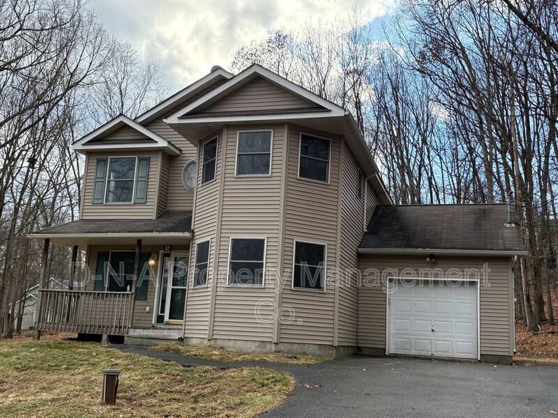 Primary Photo - 5 Lenape Dr