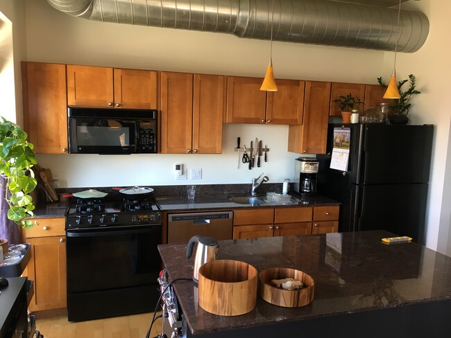 Kitchen - 1000 N Kingsbury St