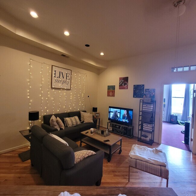 Foto del edificio - 727 W Grand Ave