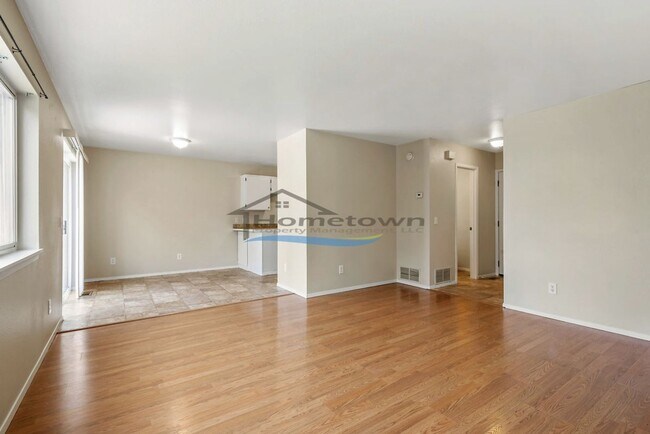 Building Photo - 3 bed 2.5 bath duplex in CDA!