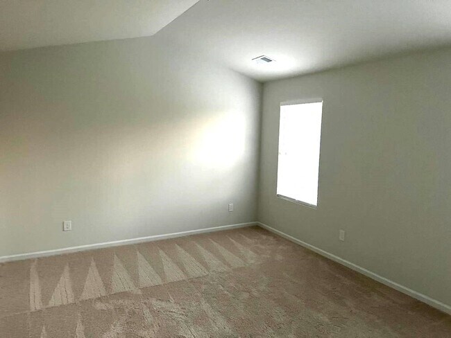 Foto del edificio - Spacious Single Family home! 4 bedrooms, 2.5 bathrooms, 2 car garage!