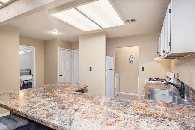 Foto del edificio - 1230 Mechem Dr