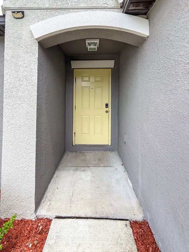 Foto del edificio - LIKE NEW 4-Bedroom, 2 Bath home in Triple ...