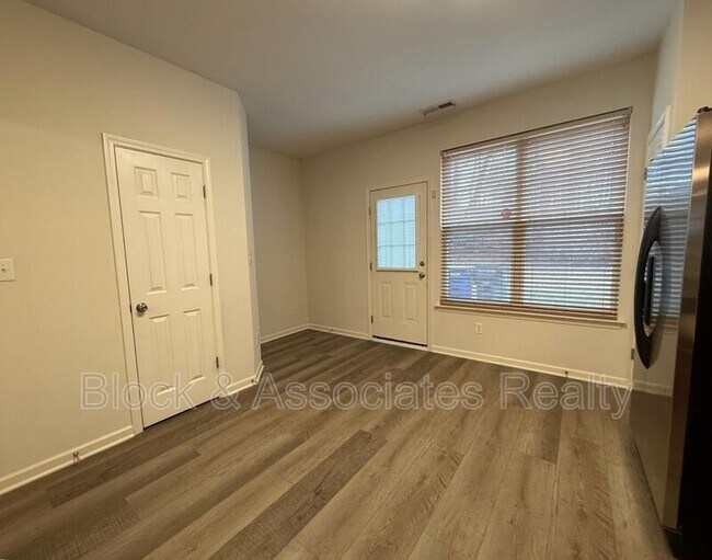 Building Photo - 8461 Central Dr