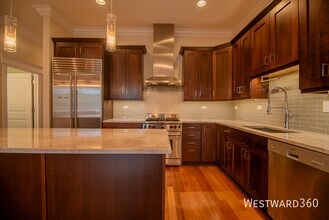 Building Photo - 639 W Briar Pl
