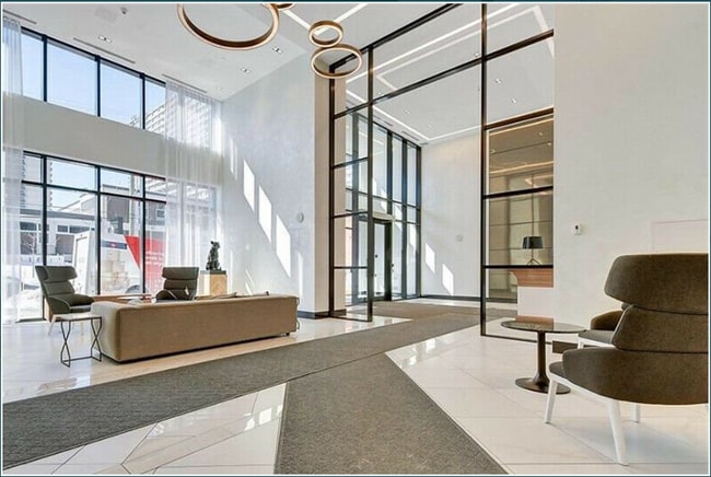 Building Photo - 255 Bay St