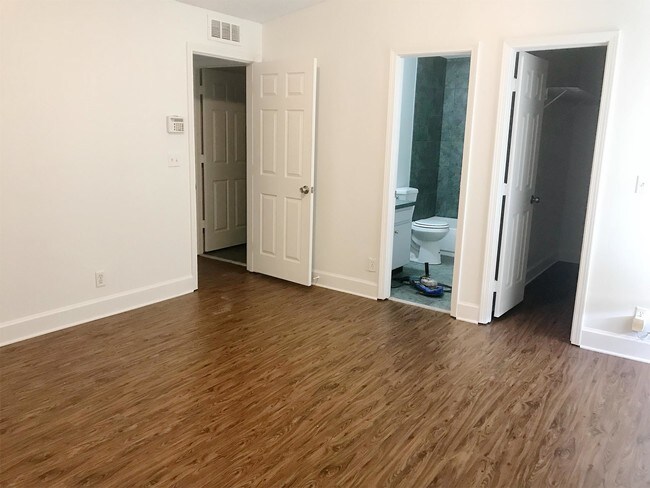 Foto del edificio - 1744 W 28th St