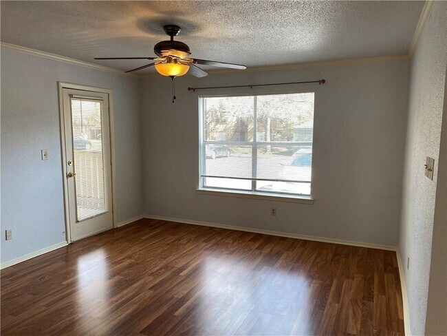 Foto del edificio - 8210 Bent Tree Rd