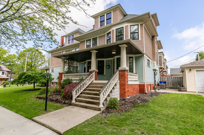 Building Photo - 1501 E 105th St