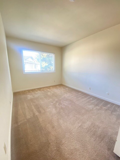 Building Photo - 1035 Mohr Ln