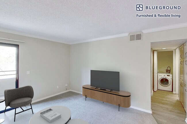 Building Photo - 10024 Paseo Montril