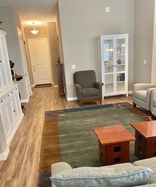 Living room view to entry - 5557 N Teaberry Ln