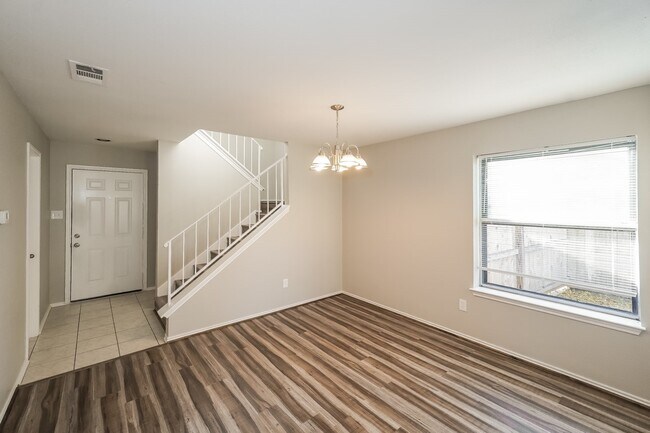 Foto del edificio - 6915 Eagle Ridge Dr