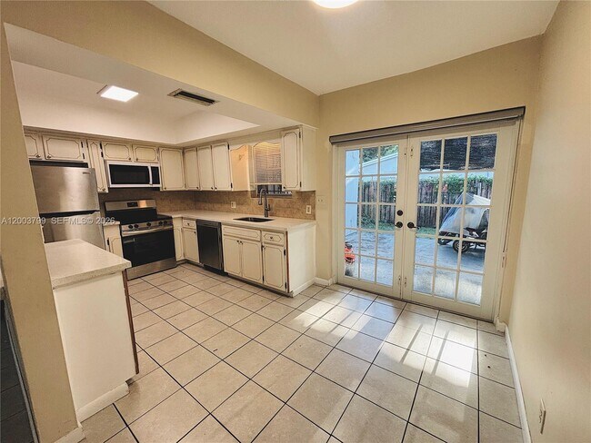 Foto del edificio - 1050 SW 2nd Ave