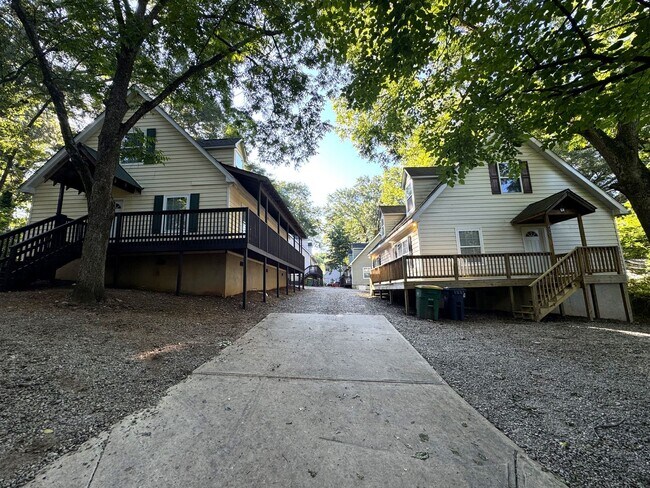 Foto del edificio - 4br House FOR RENT - less than 1 mile from...