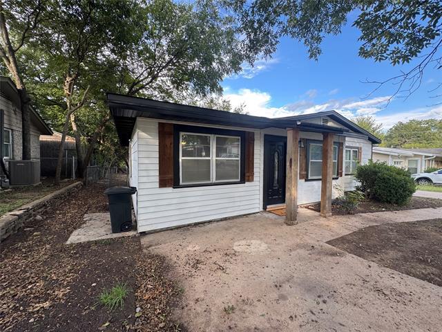 Building Photo - 204 Live Oak Ln