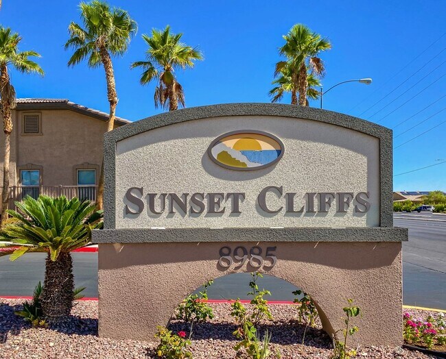 Building Photo - 3 Bedroom 2 full bath condo ready for move in located in wonderful Mountains Edge .