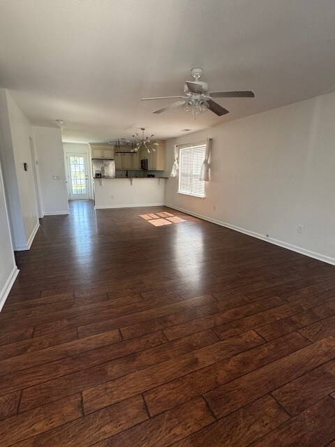 Foto del edificio - 3030 Hollybrooke Dr