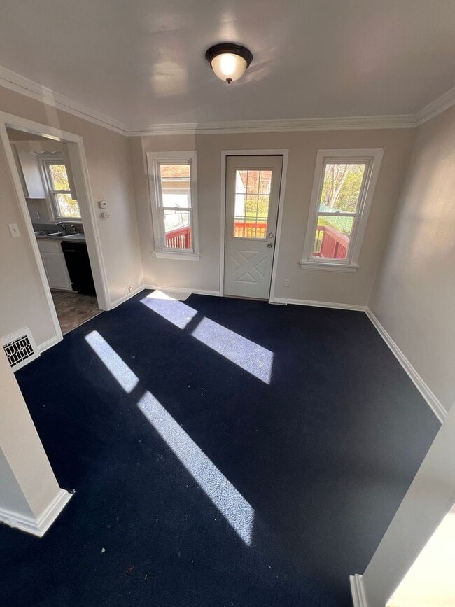Building Photo - 3 Bed, 1 Bath – 1,234 Sq Ft