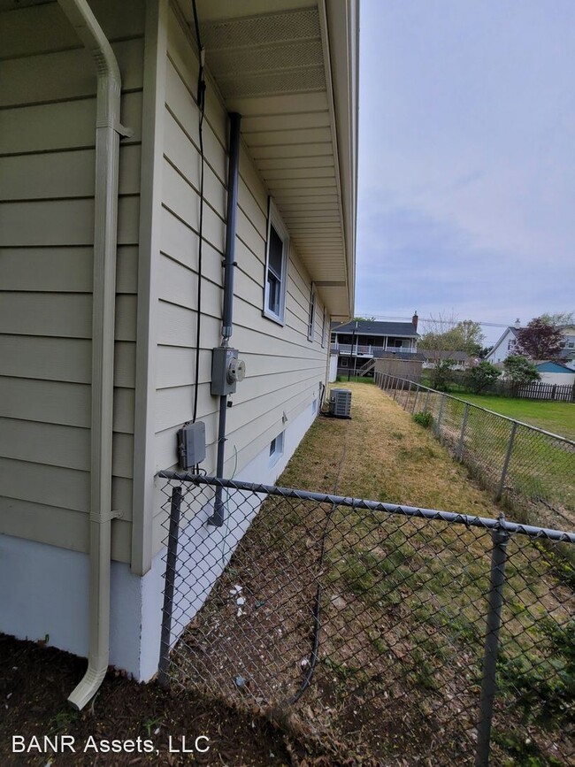 Foto del edificio - 2 br, 1.5 bath House - 223 Elizabeth Ave