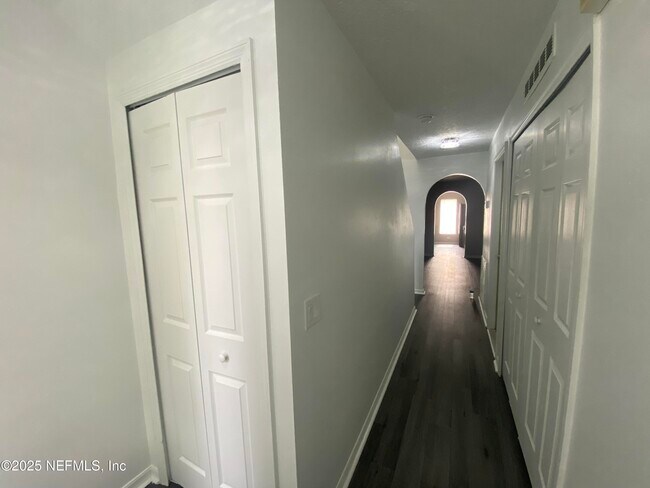 Foto del edificio - 11859 Lake Bend Cir
