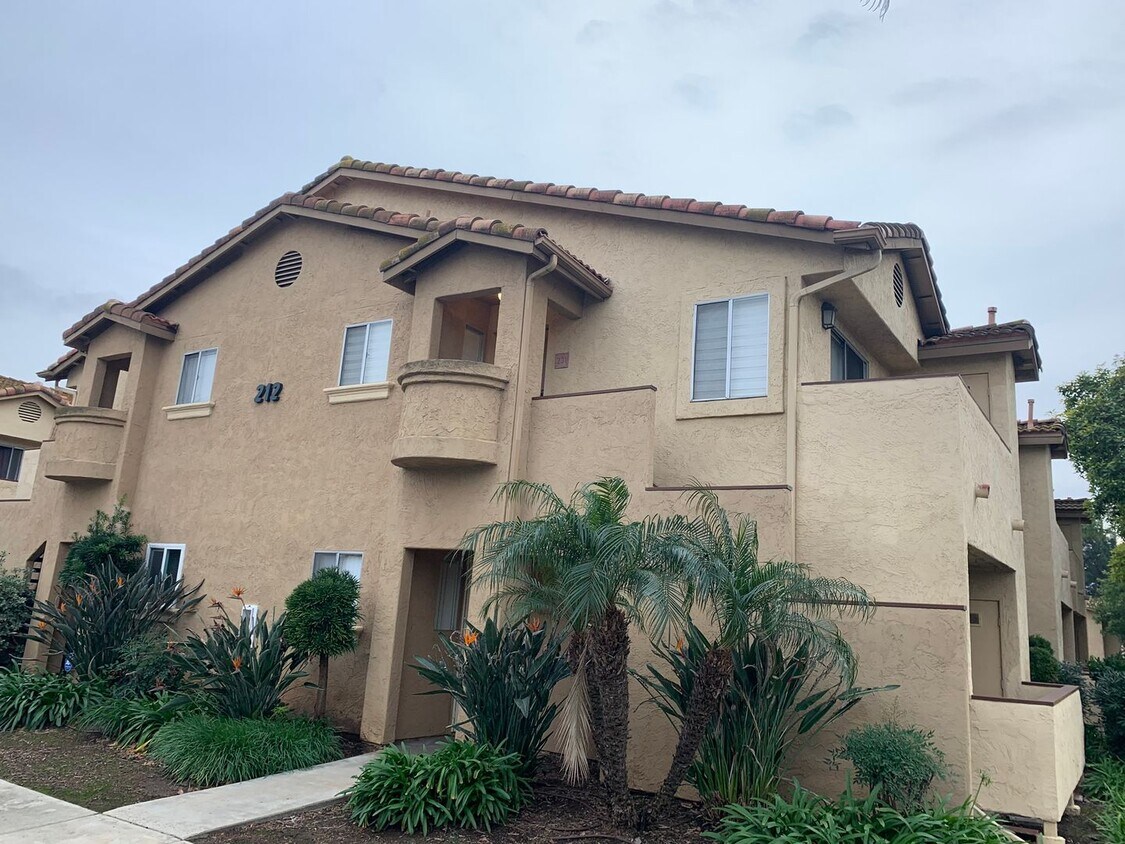 Foto principal - Convenient location!! Upper 1 bedroom clos...