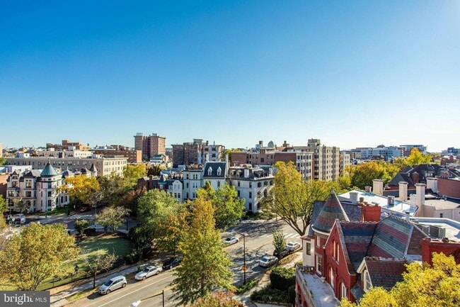 Building Photo - Dupont Circle One Bedroom W/Off Street Par...